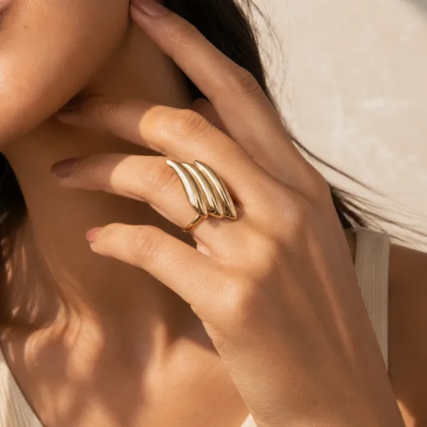 Gold_Twisted-Band_Statement_Ring