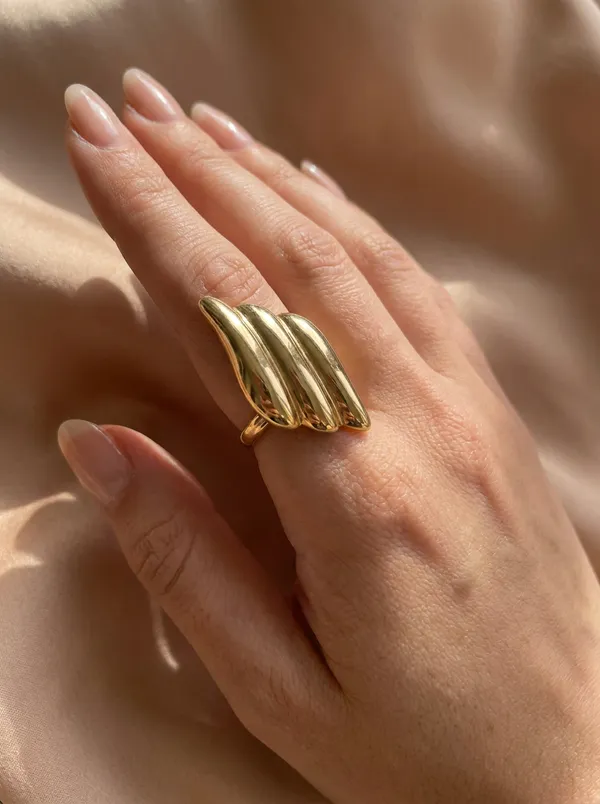Gold_Twisted-Band_Statement_Ring