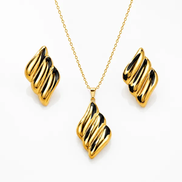 Twisted_Sculptural_Gold_pendant_and_earrings_set