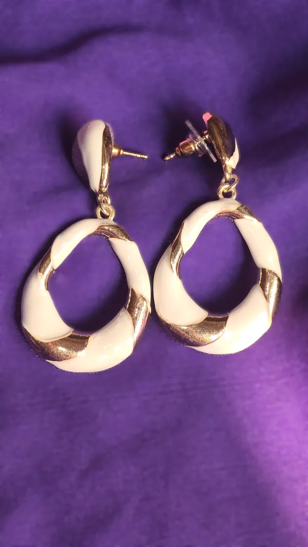 Ivory_Enamel_Gold_Twisted_Hoop_Earrings
