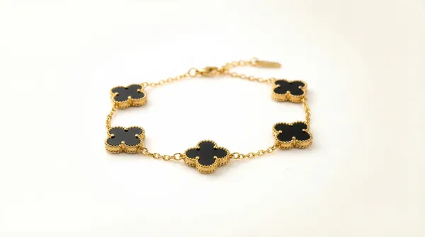 Jet_Black_Clover_Gold_Chain_Bracelet
