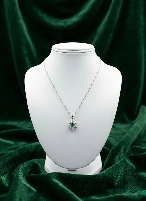 Snowflake_Pendant_With_Emerald_Green_Center_Stone_Zircon_Accent_925_Sterling_Silver