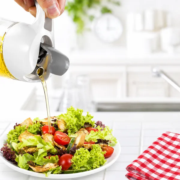 KITCHZENGO_Glass_Oil_Dispenser_Bottle_630ml_with_Handle_–_Leakproof_Automatic_Flip_Lid_Oil_Pourer,_Measuring_Scale_Kitchen_Oil_Container_for_Cooking_&_Vinegar