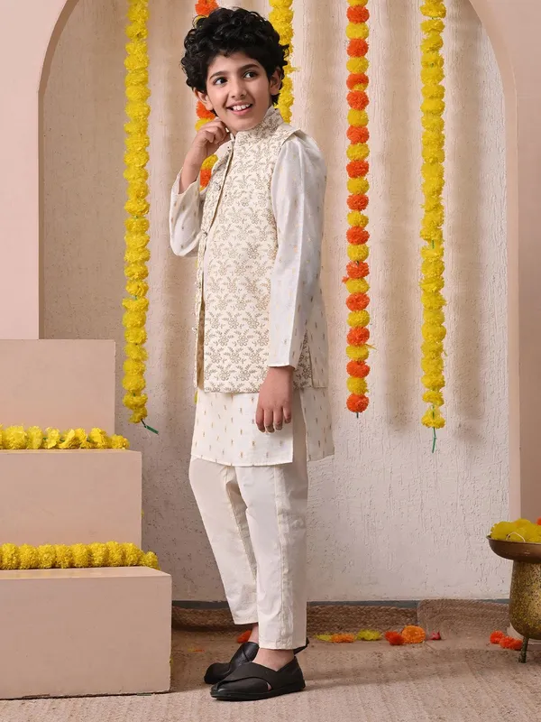 Indi-Loom_Couture_Boys_Off_White_Chanderi_Booti_Kurta_With_Embroidered_Jacket_&_Pyjama_Set