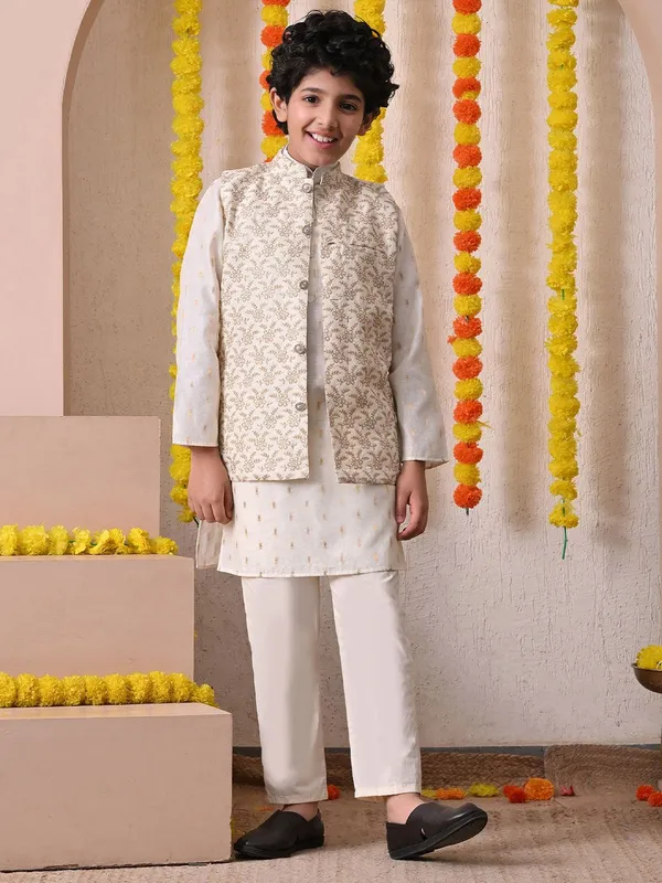Indi-Loom_Couture_Boys_Off_White_Chanderi_Booti_Kurta_With_Embroidered_Jacket_&_Pyjama_Set