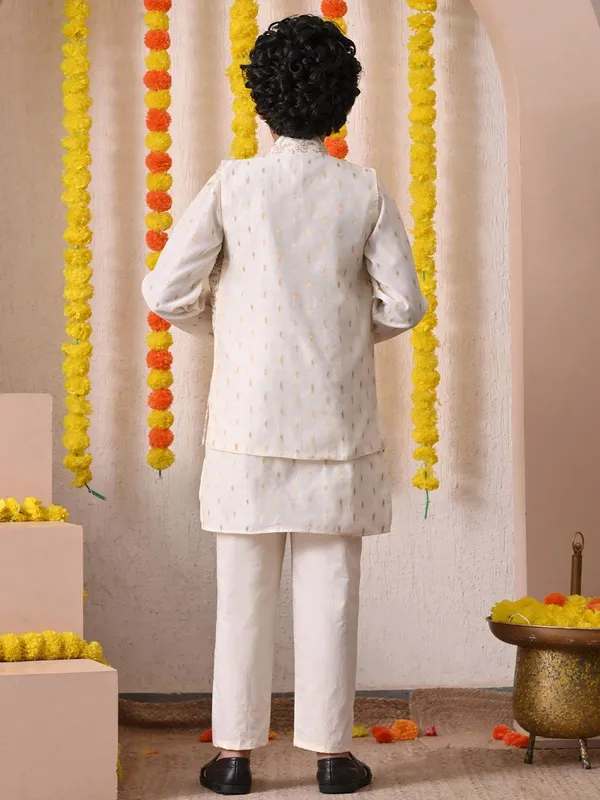 Indi-Loom_Couture_Boys_Off_White_Chanderi_Booti_Kurta_With_Embroidered_Jacket_&_Pyjama_Set