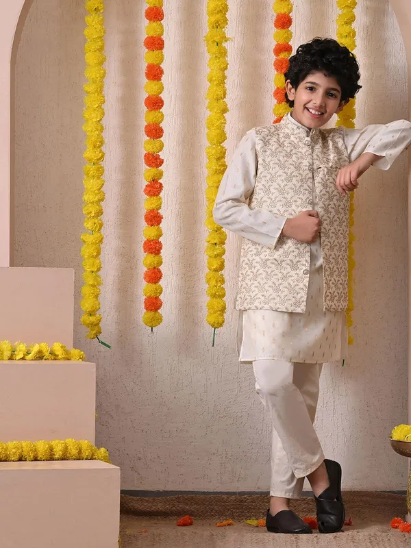 Indi-Loom_Couture_Boys_Off_White_Chanderi_Booti_Kurta_With_Embroidered_Jacket_&_Pyjama_Set