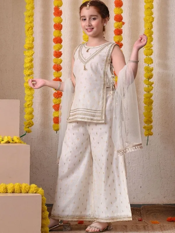 Girls_Off-White_Ethnic_Kurta_Palazzo_Set_With_Dupatta