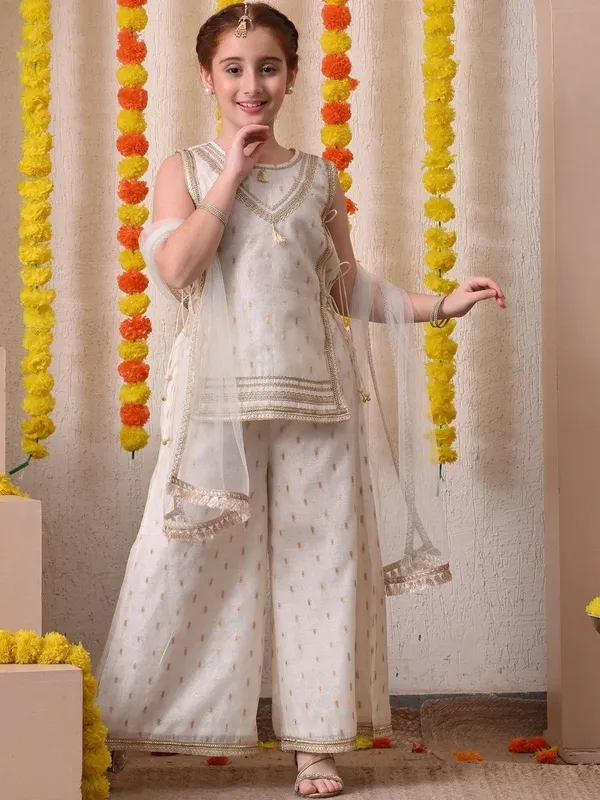 Girls_Off-White_Ethnic_Kurta_Palazzo_Set_With_Dupatta