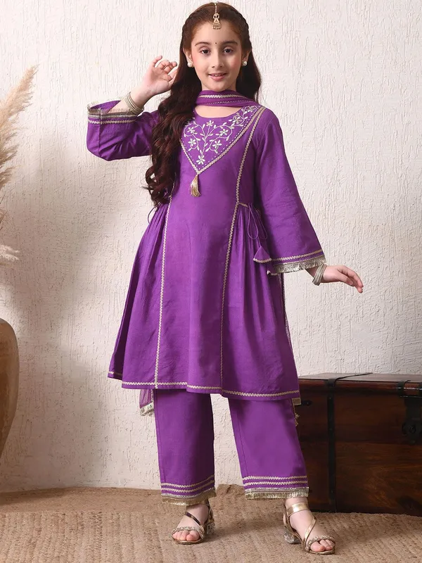 Girls_Purple_Embroidered_Kurta_With_Trousers_&_Dupatta_Set