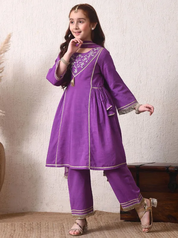 Girls_Purple_Embroidered_Kurta_With_Trousers_&_Dupatta_Set
