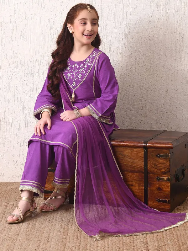 Girls_Purple_Embroidered_Kurta_With_Trousers_&_Dupatta_Set