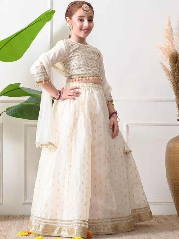Indi-Loom_Couture_Girls_Off-White_Embroidered_Lehenga_Choli_Set_With_Net_Dupatta
