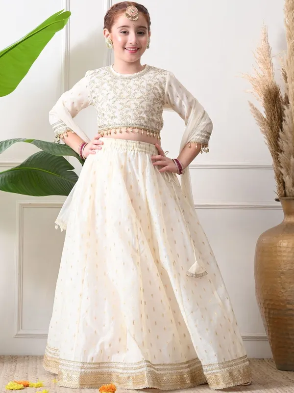 Indi-Loom_Couture_Girls_Off-White_Embroidered_Lehenga_Choli_Set_With_Net_Dupatta