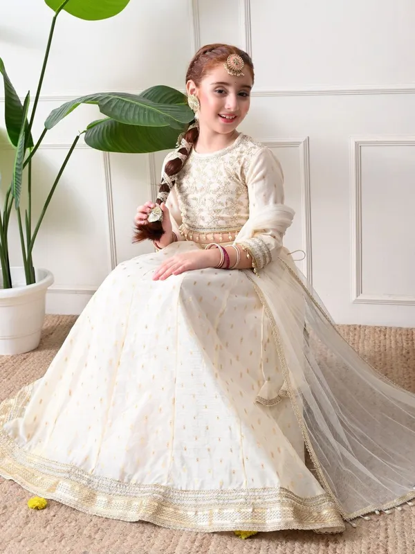 Indi-Loom_Couture_Girls_Off-White_Embroidered_Lehenga_Choli_Set_With_Net_Dupatta
