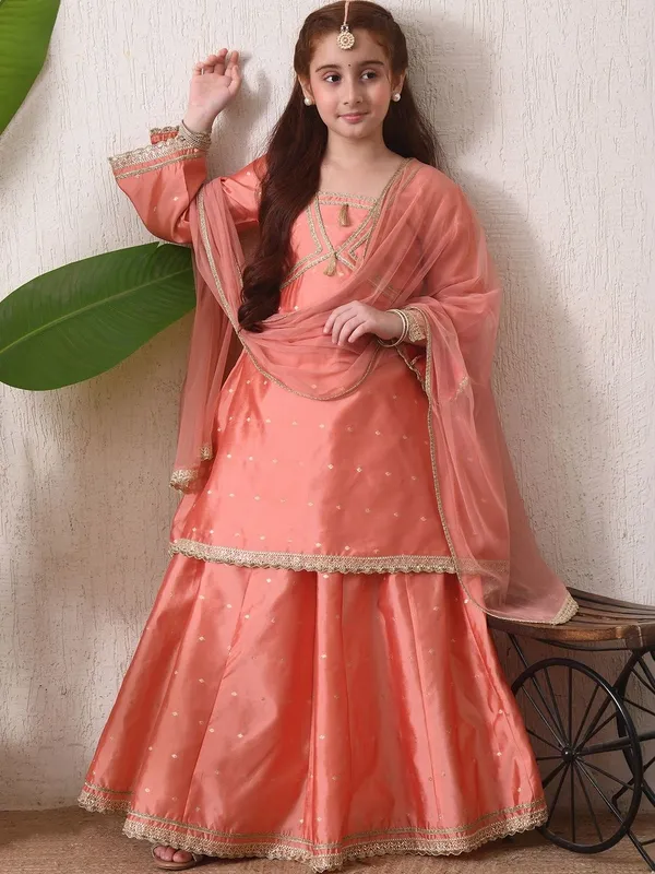 Indi-Loom_Couture_Girls_Peach_Booti_Kurta_With_Skirt_&_Dupatta_Set