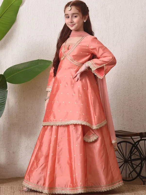 Indi-Loom_Couture_Girls_Peach_Booti_Kurta_With_Skirt_&_Dupatta_Set