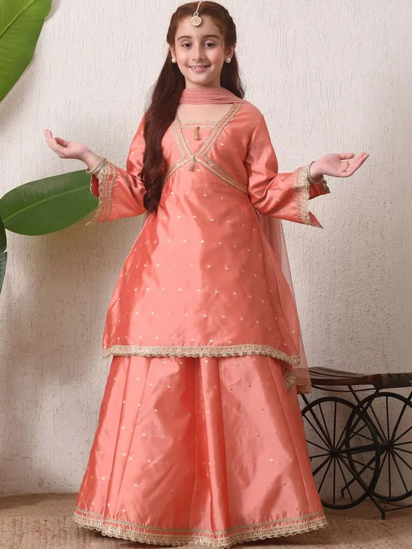 Indi-Loom_Couture_Girls_Peach_Booti_Kurta_With_Skirt_&_Dupatta_Set