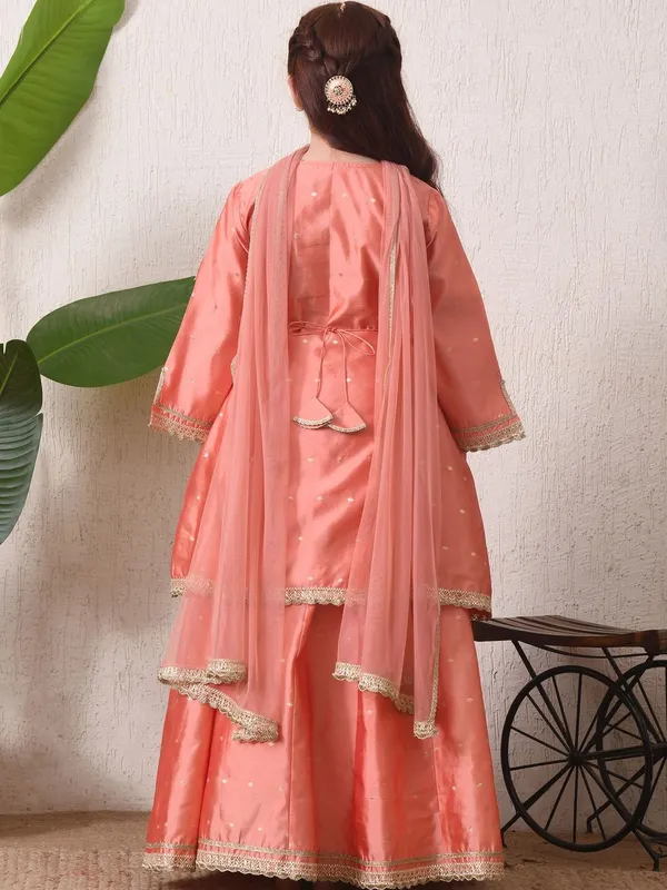Indi-Loom_Couture_Girls_Peach_Booti_Kurta_With_Skirt_&_Dupatta_Set