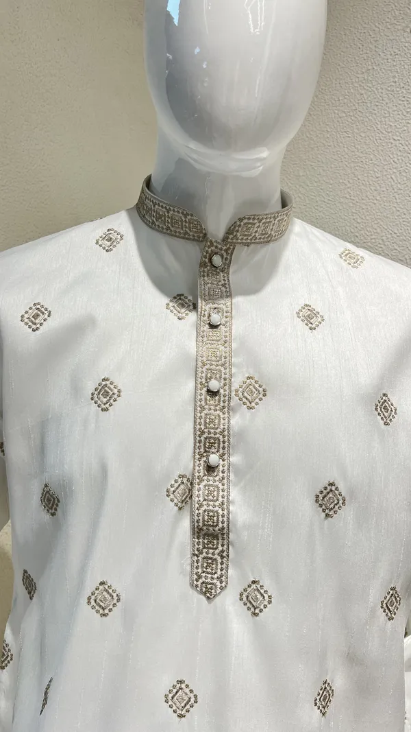 Off_White_Men's_Kurta_with_Zari_Embroidery