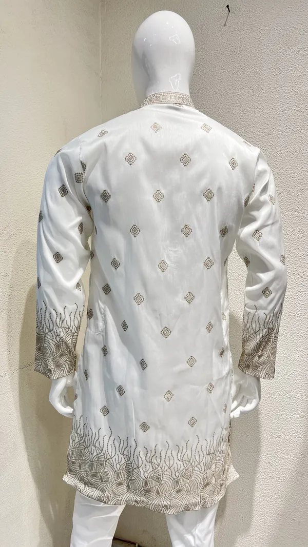 Off_White_Men's_Kurta_with_Zari_Embroidery