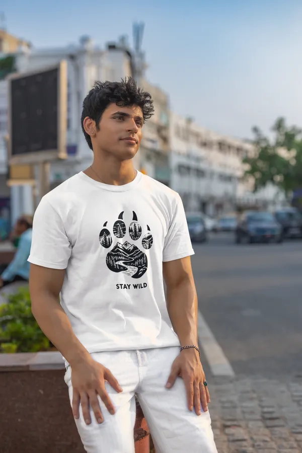 Stay_Wild_Bear_Paw_Graphic_Print_White_T_Shirt_For_Men