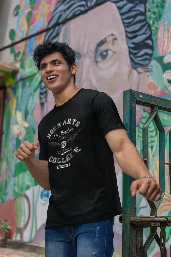 Hogwarts_Gryffindor_College_Graphic_Print_Black_T_Shirt_For_Men