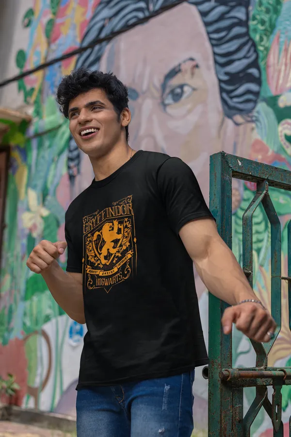 Gryffindor_House_Crest_Black_T_Shirt_Harry_Potter_Merchandise