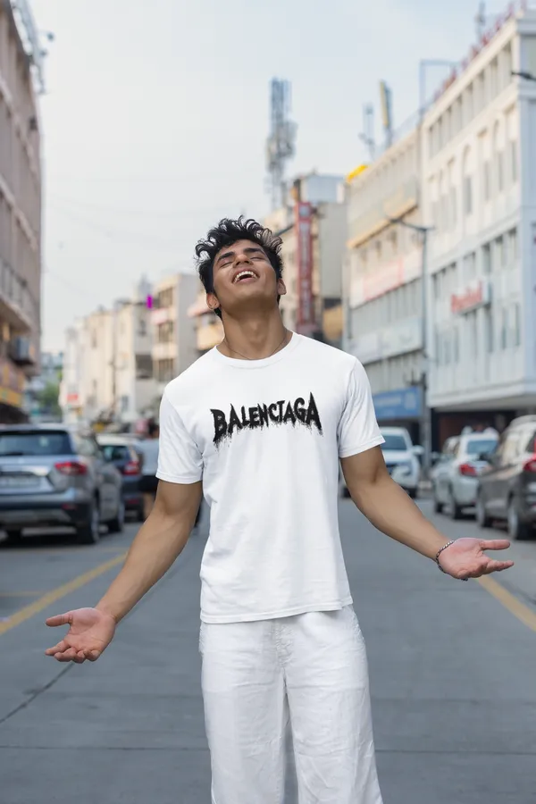 Balenciaga_Logo_White_Cotton_T_Shirt_For_Men