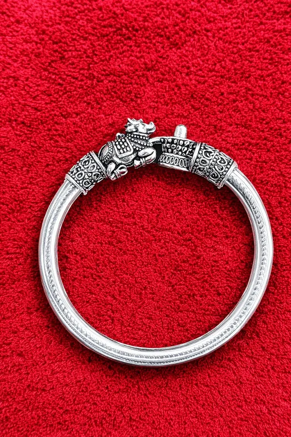 Silver_Oxidized_Nandi_Bull_Traditional_Hindu_Religious_Bangle_Bracelet