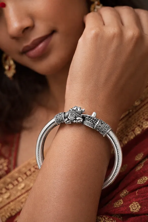 Silver_Oxidized_Nandi_Bull_Traditional_Hindu_Religious_Bangle_Bracelet