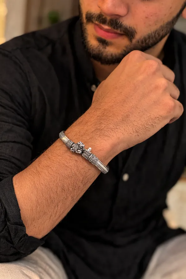 Silver_Lord_Shiva_Om_Rudraksha_Evil_Eye_Protection_Oxidized_Finish_And_Nandi_Bull_Traditional_Hindu_Religious_Kada_Bracelet_(Pack_Of_2)
