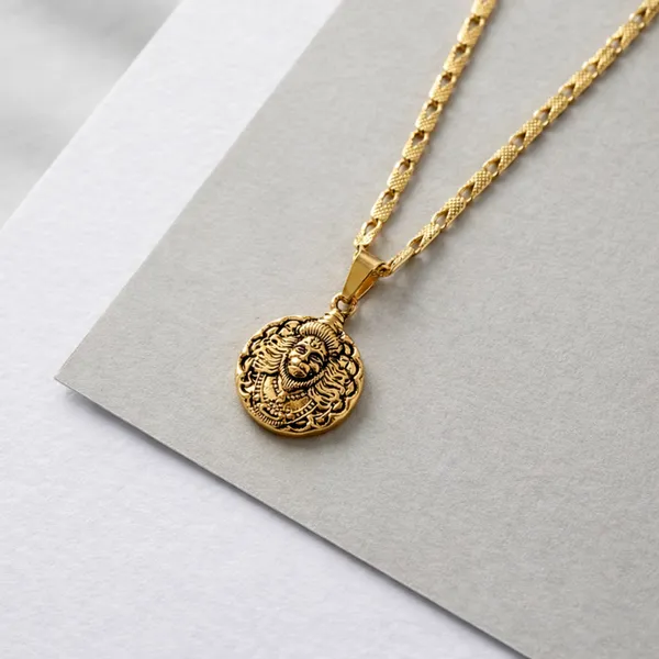 Gold_Bee_Medallion_Premium_Pendant_Necklace
