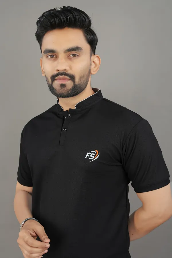 Black_Cotton_Blend_T-Shirt_For_Men