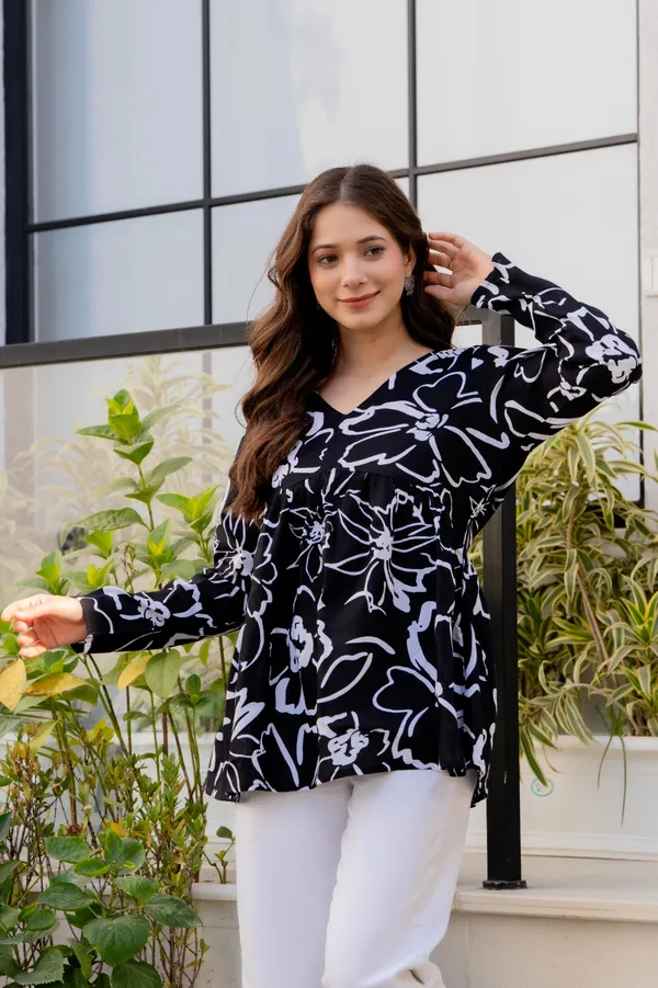 Black_And_White_Floral_Print_Tunic_Top_With_White_Pants_Set