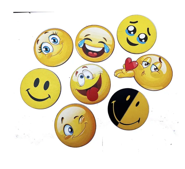 Smiley_Wooden_Fridge_Magnets_Set_Of_8_2Mm_Thickness