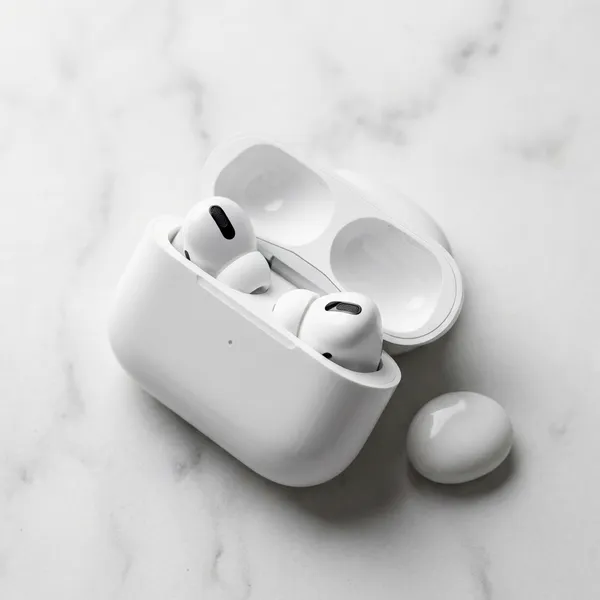 True_Wireless_Noise_Cancelling_Earbuds_White