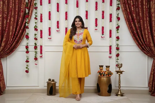 Yellow_Cotton_Premium_Kurta_Set_For_Women