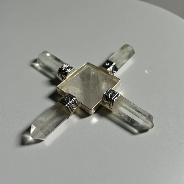 Clear_Quartz_4_Point_Pyramid_Energy_Generator_Reiki
