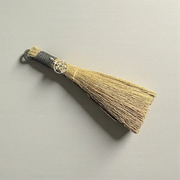 Wiccan_Magic_Broom_With_Pentacle_Charm