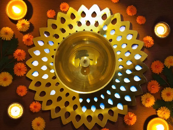 Gold_Brass_Premium_Fuel_Lamp_For_Home_Decor_And_Prayer_Room_And_Altar