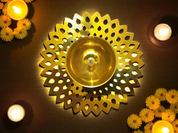 Gold_Brass_Premium_Fuel_Lamp_For_Home_Decor_And_Prayer_Room_And_Altar