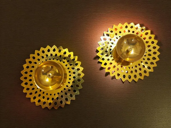 Gold_Brass_Premium_Fuel_Lamp_For_Home_Decor_And_Prayer_Room_And_Altar