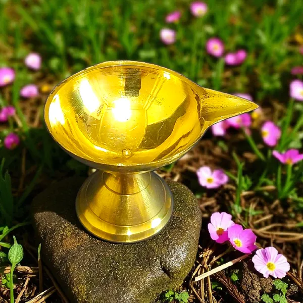 Gold_Brass_Premium_Fuel_Lamp_For_Home_Decor_And_Prayer_Room_And_Altar