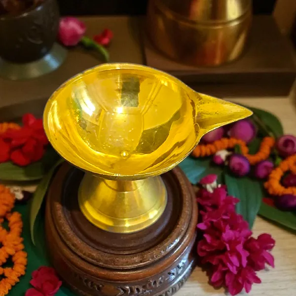 Gold_Brass_Premium_Fuel_Lamp_For_Home_Decor_And_Prayer_Room_And_Altar