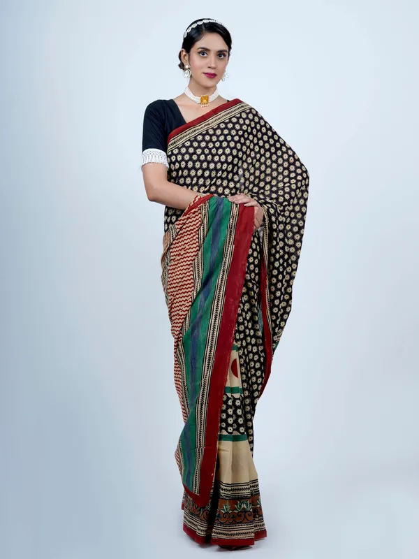 Black_Floral_Printed_Pure_Cotton_Saree_For_Women