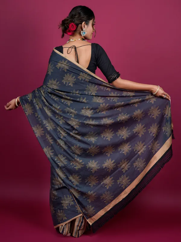 Black_Floral_Printed_Pure_Cotton_Saree_For_Women