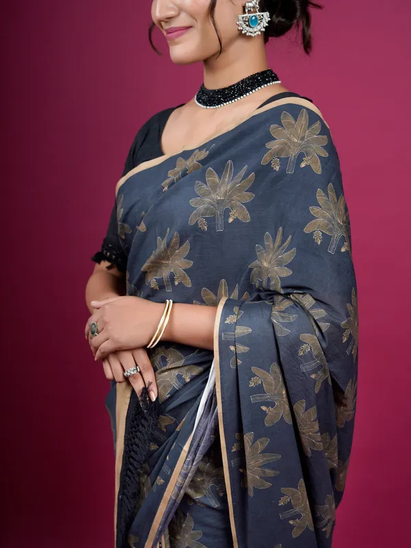Black_Floral_Printed_Pure_Cotton_Saree_For_Women