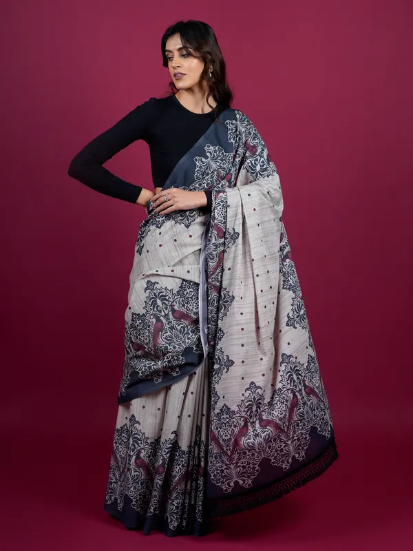 Grey_Ethnic_Motifs_Printed_Pure_Cotton_Saree_For_Women