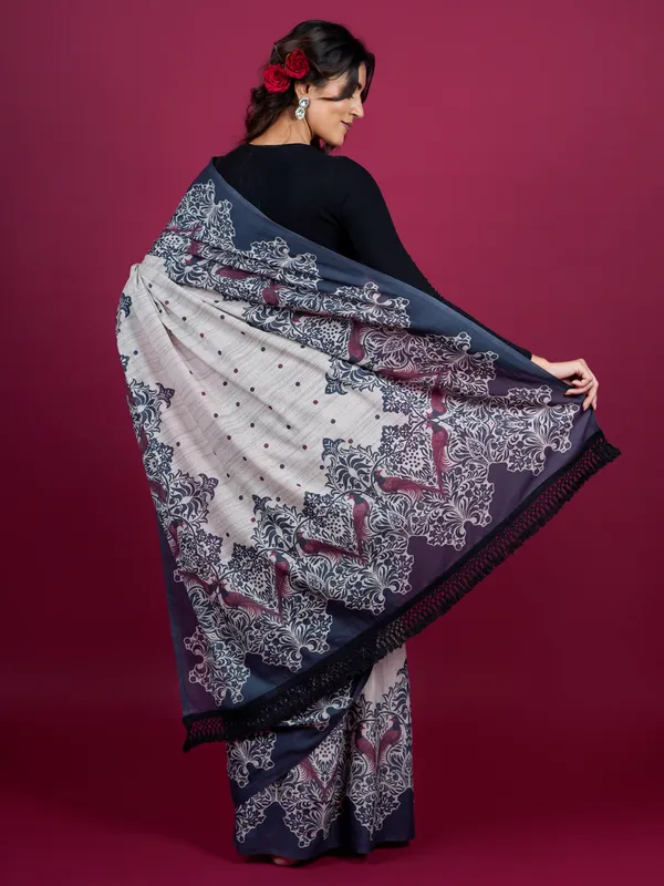 Grey_Ethnic_Motifs_Printed_Pure_Cotton_Saree_For_Women